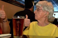 Bí quyết sống lâu độc đáo của cụ bà Mỹ 103 tuổi: Uống bia mỗi ngày