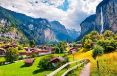 Ngôi làng nhỏ dân số chỉ khoảng 400 người, đẹp nức tiếng ở Thuỵ Sĩ được ví là “siêu thực”
