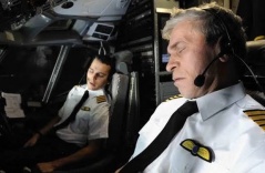 Phi công ngủ quên khi đang bay cao 3000m, máy bay cứu hộ phải bay lên đánh thức