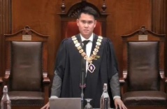 Thanh niên gốc Việt trở thành thị trưởng ở Úc: Trẻ tuổi, đẹp trai, từ cấp 1 đến đại học toàn theo học những trường siêu đỉnh