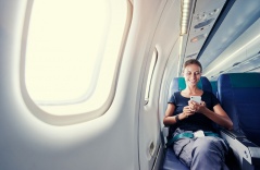 Chuyện gì sẽ xảy ra khi không tắt điện thoại di động trên máy bay?