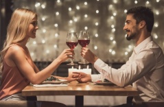 Phụ nữ Mỹ bị đòi chia tiền ăn uống sau buổi hẹn hò