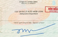 Ký tên trên hộ chiếu phải đúng vị trí