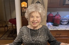 Bí quyết giúp cụ bà 100 tuổi mới nghỉ hưu