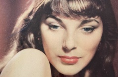 Joan Collins nói về cạm bẫy với diễn viên nữ ở Hollywood