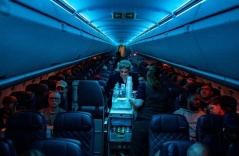 Tiếp viên hàng không tiết lộ bí mật 'khủng khiếp' về nước uống trên máy bay