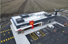 Vì sao McDonald's mở cửa hàng giữa đồng không mông quạnh, phải chạy bằng máy phát điện?