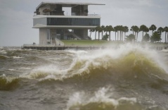 Bão với sức gió 225 km/h đổ bộ bang Florida của Mỹ