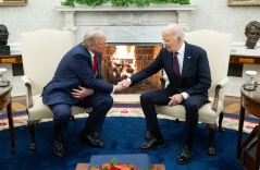 Thông điệp từ cuộc gặp bên lò sưởi của ông Trump - ông Biden