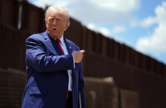 Cách ông Trump khóa chặt biên giới với người nhập cư Cách ông Trump khóa chặt biên giới với người nhập cư