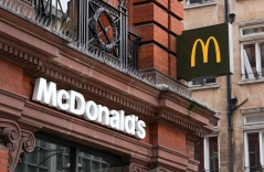 Doanh số McDonald's suy giảm khi nhiều người lo ngại thuế quan Doanh số McDonald's suy giảm khi nhiều người lo ngại thuế quan