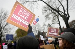 Tương lai mờ mịt của Harvard khi đối đầu chính quyền Trump Tương lai mờ mịt của Harvard khi đối đầu chính quyền Trump