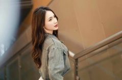 Cô gái 'gây sốt' khi sáng làm người mẫu, tối làm đồng nát Cô gái 'gây sốt' khi sáng làm người mẫu, tối làm đồng nát