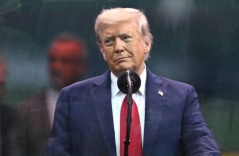 Ông Trump dọa đáp trả toàn lực nếu Iran tấn công lực lượng Mỹ Ông Trump dọa đáp trả toàn lực nếu Iran tấn công lực lượng Mỹ