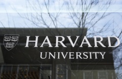 Chính phủ Mỹ dọa cắt toàn bộ kinh phí cho Harvard