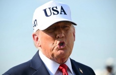 Ông Trump 'không hài lòng' về cuộc điện đàm với ông Putin Ông Trump 'không hài lòng' về cuộc điện đàm với ông Putin