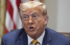 Ông Trump nói 'không hài lòng' với ông Putin Ông Trump nói 'không hài lòng' với ông Putin