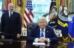 Cuộc đua nhập cảnh vào Mỹ của những người mang visa H1B