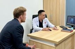 Chạy chữa 15 năm, bệnh nhân nước ngoài lần đầu khỏi bệnh tại Bệnh viện Bình Dân