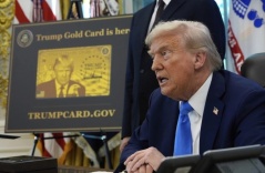'Nhu cầu tăng vọt' sau khi ông Trump hạ giá thẻ vàng nhập cư