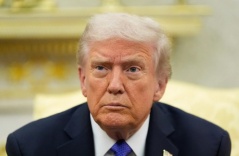 Cuộc điện đàm khiến ông Trump đổi ý về lệnh trừng phạt Nga Cuộc điện đàm khiến ông Trump đổi ý về lệnh trừng phạt Nga
