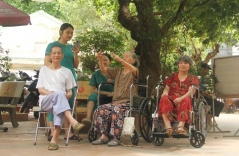 'Góc khuất' viện dưỡng lão