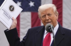 Hoài nghi về ý tưởng phát 2.000 USD cho dân Mỹ của ông Trump