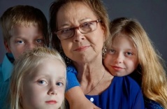 Vợ 68 tuổi lừa chồng để có thêm con