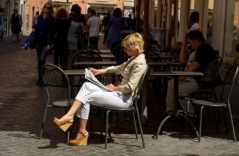 Những cô gái từ bỏ 'nữ cường' để sống như ốc sên