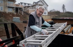 Bi kịch không thể nghỉ hưu của người cao tuổi Mỹ