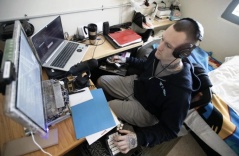 Mua được nhà, nhận lương 'khủng' từ trong tù