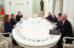 Ông Putin họp với đặc phái viên Mỹ và con rể ông Trump