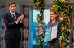 Con gái thay mẹ nhận giải Nobel Hòa bình