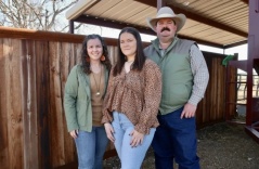 Cha mẹ Mỹ thu tiền thuê nhà của con 18 tuổi