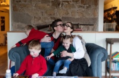 Cặp vợ chồng quyết sinh 10 con để 'cứu nhân loại'