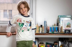 Bố mẹ cho con 7 tuổi du lịch qua 7 châu lục