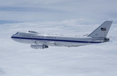 Mạng xã hội Mỹ dậy sóng vì máy bay 'Ngày tận thế' xuất hiện ở Los Angeles