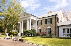 Người Mỹ cô đơn trong những ngôi nhà rộng