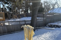 Video nĩa mì Ý lơ lửng giữa trời 'gây sốt'