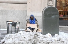 Người vô gia cư New York 'thà chịu rét còn hơn vào khu tạm trú'