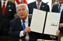 Ông Trump ký sắc lệnh về áp thuế với đối tác thương mại của Iran