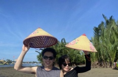 Chàng trai Canada 'bẻ lái cuộc đời' vì tình yêu với cô gái Việt