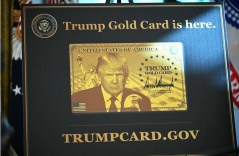Nhiều luật sư cho giới siêu giàu 'quay lưng' với tấm thẻ vàng của ông Trump