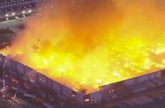 Cháy kho giấy vệ sinh phục vụ 50 triệu người ở California