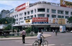 Một vòng đường phố Sài Gòn năm 1991 qua loạt ảnh của Hans-Peter Grumpe