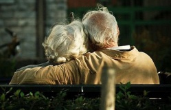 “Nhờ con dưỡng già không bằng BÁN THÂN dưỡng lão!”: Lời thốt ra của cặp cha mẹ tuổi 70, đọc mà thấy chua xót cho các bậc cha mẹ