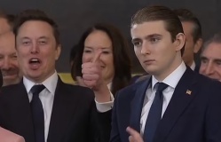 Biểu cảm trái ngược giữa Barron Trump và Elon Musk gây chú ý