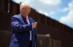 Cách ông Trump khóa chặt biên giới với người nhập cư