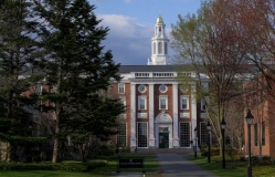 Mỹ cấm Đại học Harvard tuyển sinh viên quốc tế
