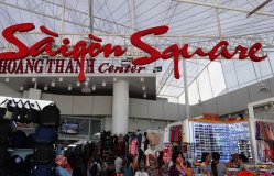 Hàng nghìn sản phẩm ở Saigon Square nghi giả mạo Rolex, Louis Vuitton, Gucci